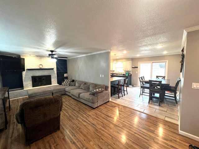 1001 WEYLAND RD, Boonville, MO 65233