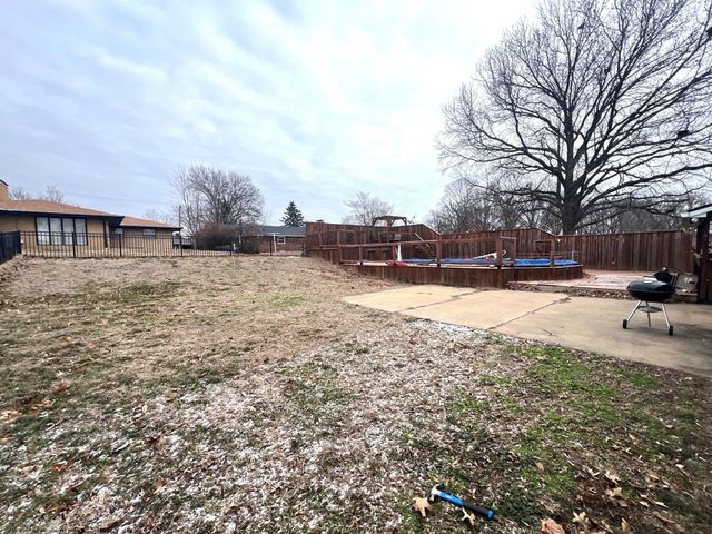 1001 WEYLAND RD, Boonville, MO 65233