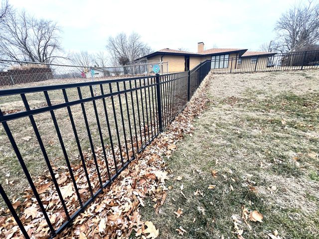 1001 WEYLAND RD, Boonville, MO 65233