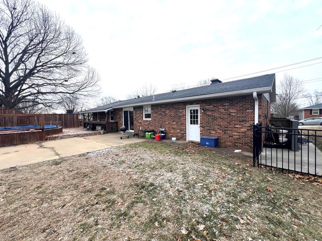 1001 WEYLAND RD, Boonville, MO 65233