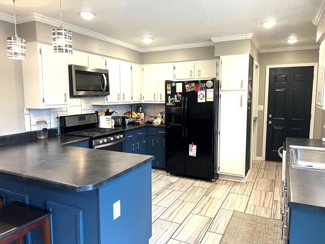 1001 WEYLAND RD, Boonville, MO 65233