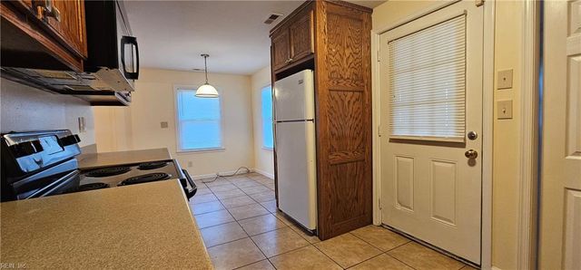 40 Irwin ST, Portsmouth, VA 23702