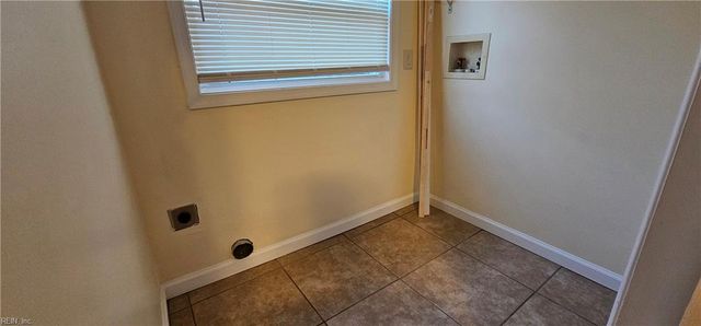 40 Irwin ST, Portsmouth, VA 23702