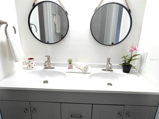 4006 CEDAR LIMB COURT, Tampa, FL 33614