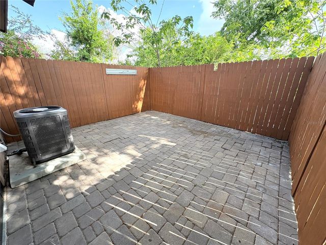 4006 CEDAR LIMB COURT, Tampa, FL 33614