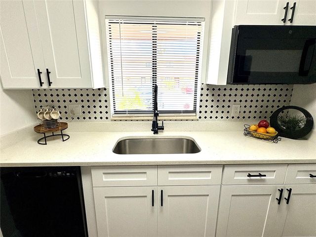 4006 CEDAR LIMB COURT, Tampa, FL 33614