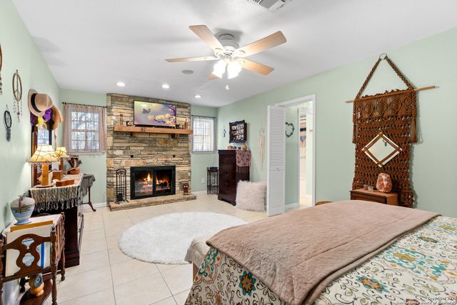 652 Tamarack, Canyon Lake, TX 78133