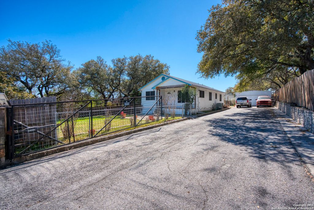 652 Tamarack, Canyon Lake, TX 78133