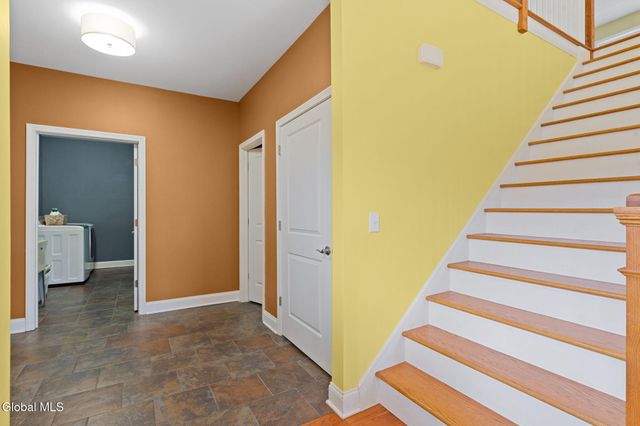 2 Vista Court, Clifton Park, NY 12065