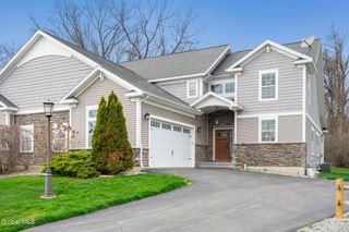 2 Vista Court, Clifton Park, NY 12065