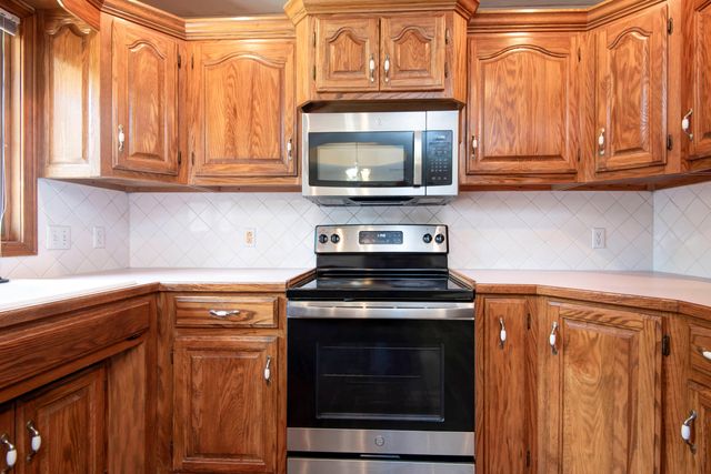 2398 W Allen Drive, Springfield, MO 65810