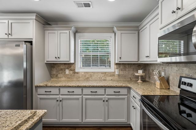 2045 Mann Rd, Lebanon, TN 37087