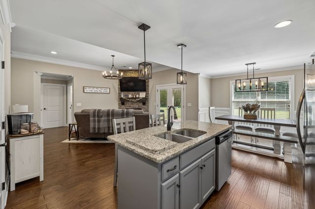 2045 Mann Rd, Lebanon, TN 37087