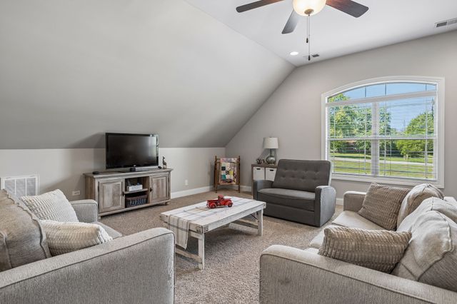 2045 Mann Rd, Lebanon, TN 37087