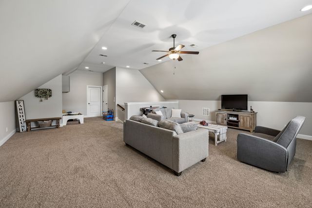 2045 Mann Rd, Lebanon, TN 37087