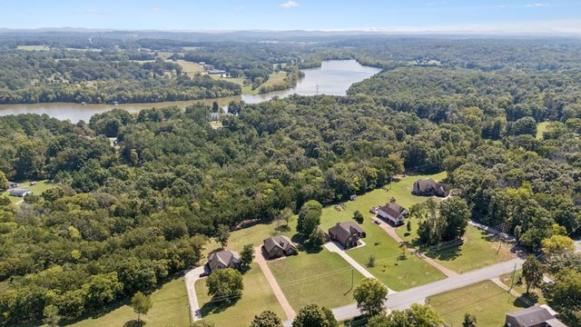 2045 Mann Rd, Lebanon, TN 37087