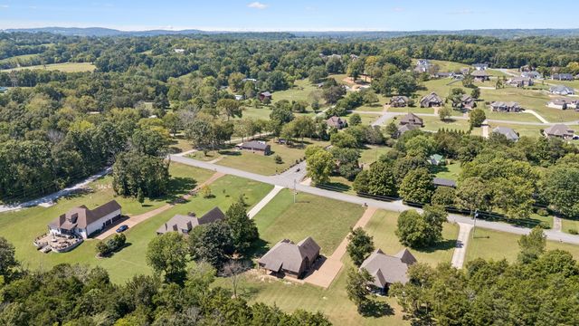 2045 Mann Rd, Lebanon, TN 37087