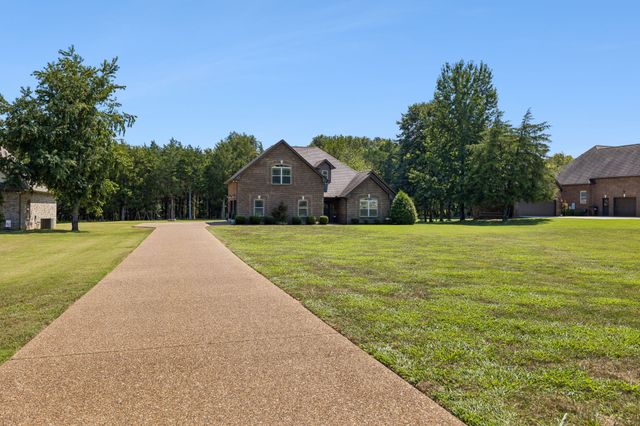 2045 Mann Rd, Lebanon, TN 37087