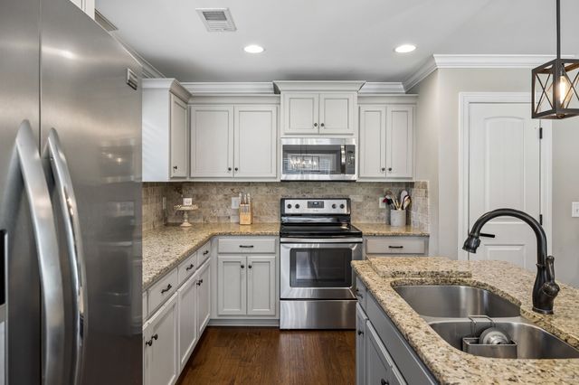 2045 Mann Rd, Lebanon, TN 37087