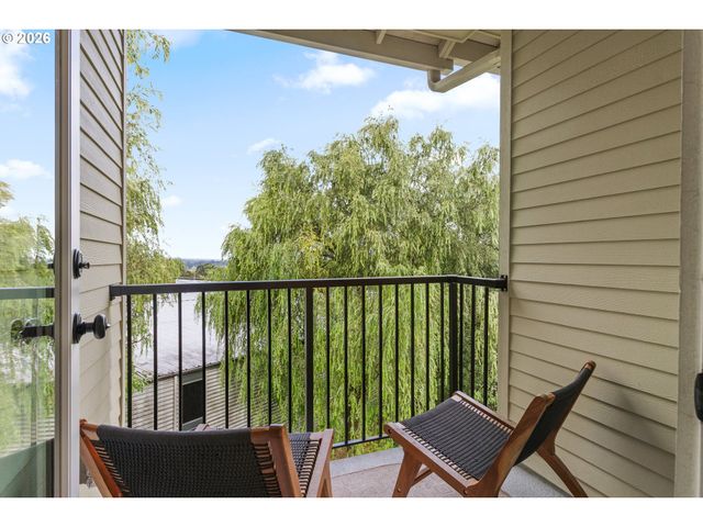 11367 Sw CAPITOL Hwy, Portland, OR 97219