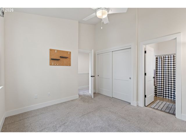 11367 Sw CAPITOL Hwy, Portland, OR 97219