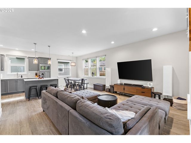 11367 Sw CAPITOL Hwy, Portland, OR 97219