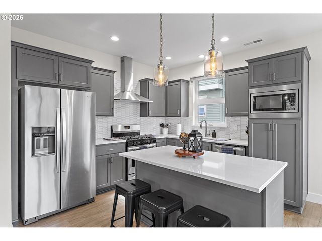 11367 Sw CAPITOL Hwy, Portland, OR 97219