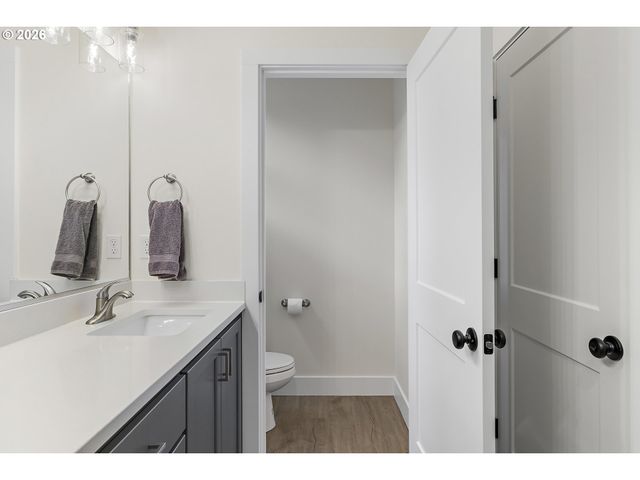11367 Sw CAPITOL Hwy, Portland, OR 97219