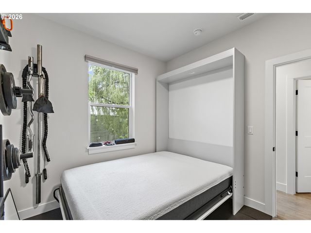 11367 Sw CAPITOL Hwy, Portland, OR 97219