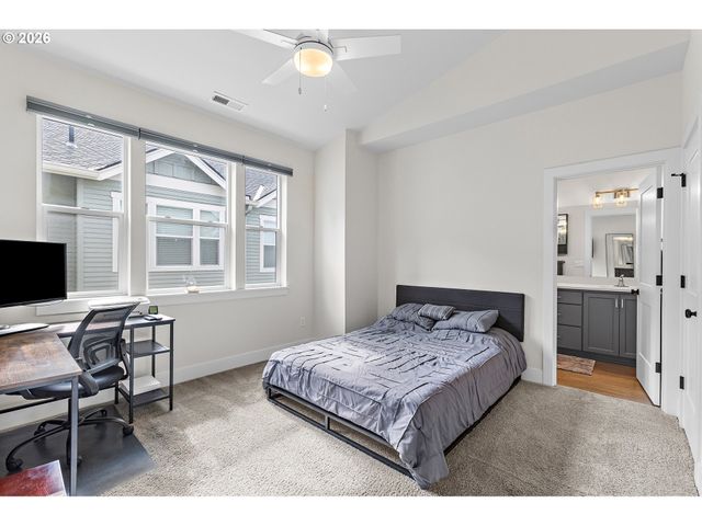 11367 Sw CAPITOL Hwy, Portland, OR 97219