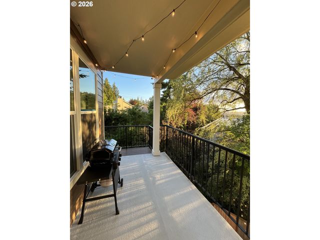 11367 Sw CAPITOL Hwy, Portland, OR 97219