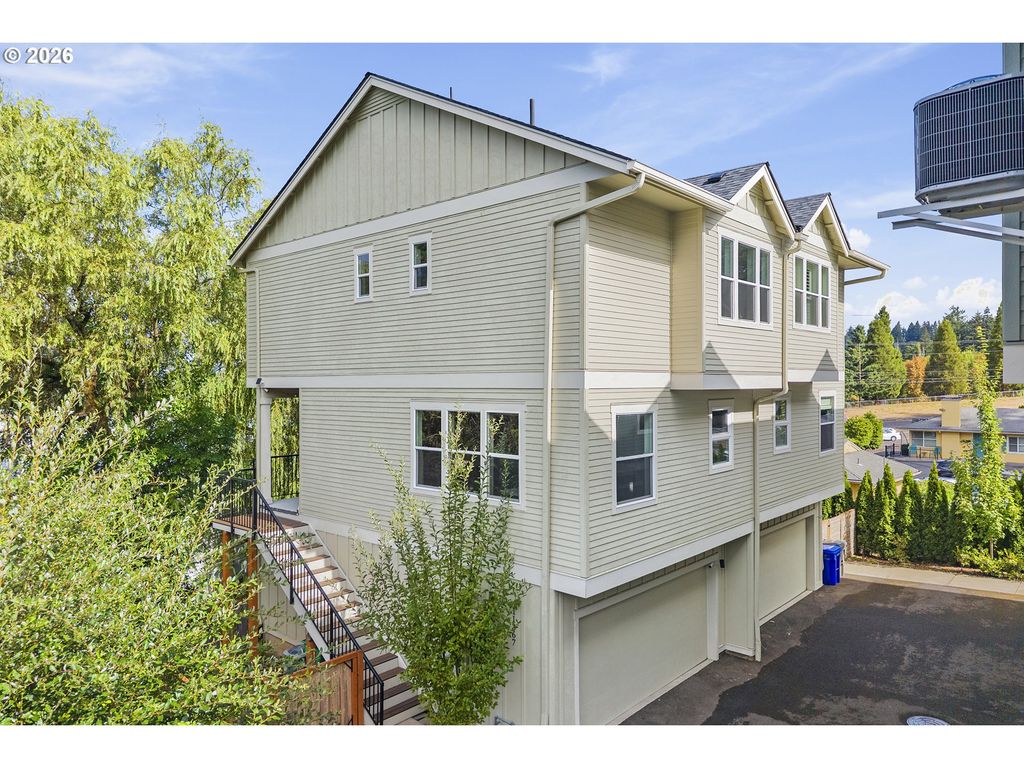 11367 Sw CAPITOL Hwy, Portland, OR 97219
