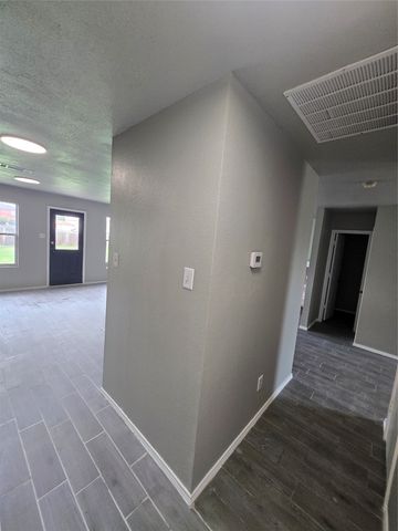 5702 Marietta Drive, Arlington, TX 76017