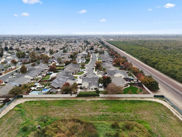 3150 N Madison Way, Hanford, CA 93230