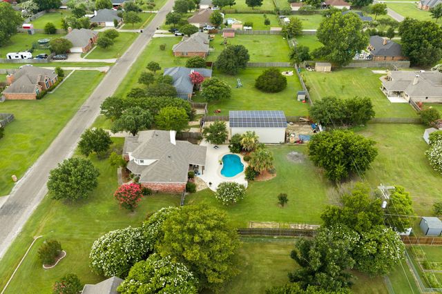 1110 Hampshire Drive, Waxahachie, TX 75165