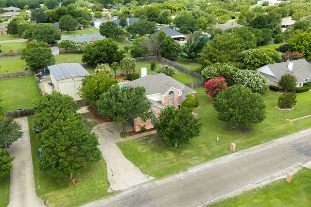 1110 Hampshire Drive, Waxahachie, TX 75165