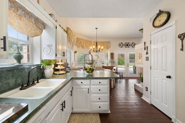 1110 Hampshire Drive, Waxahachie, TX 75165