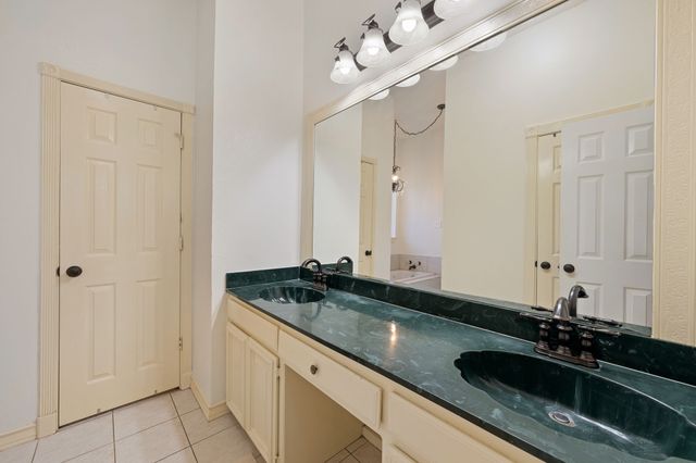 1110 Hampshire Drive, Waxahachie, TX 75165