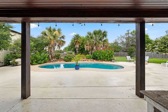 1110 Hampshire Drive, Waxahachie, TX 75165