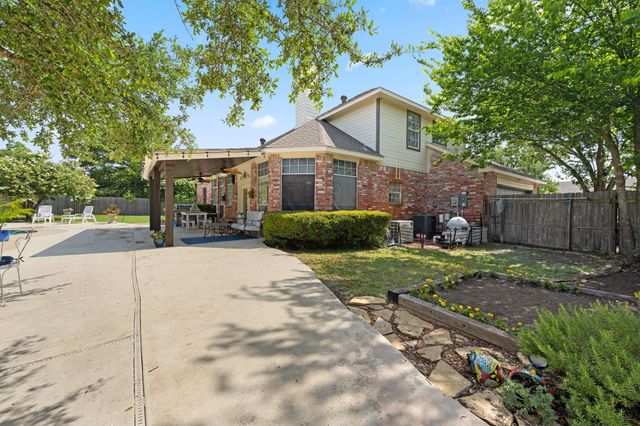 1110 Hampshire Drive, Waxahachie, TX 75165