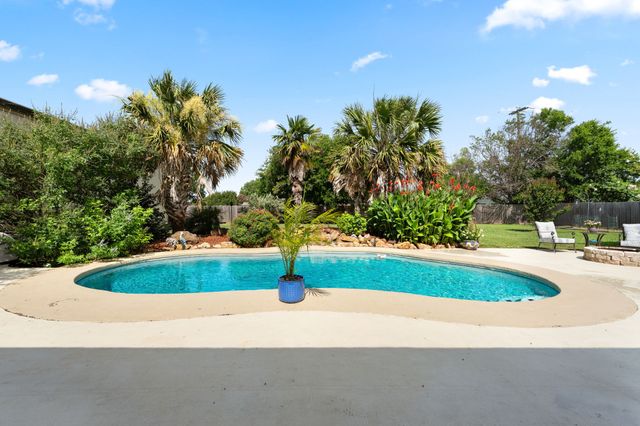 1110 Hampshire Drive, Waxahachie, TX 75165