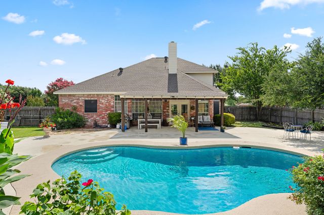 1110 Hampshire Drive, Waxahachie, TX 75165