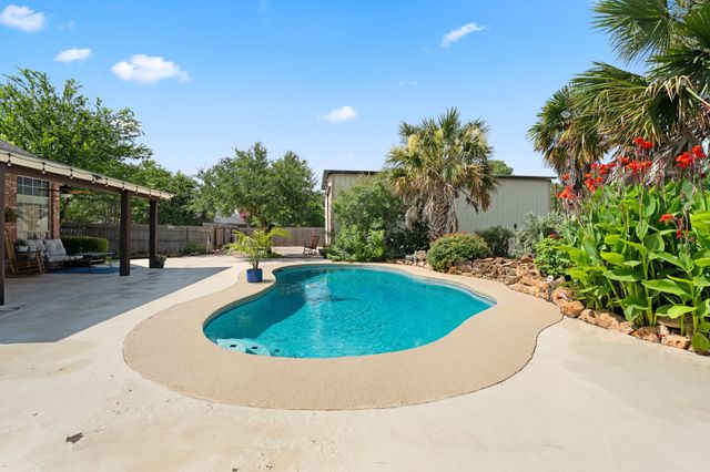 1110 Hampshire Drive, Waxahachie, TX 75165