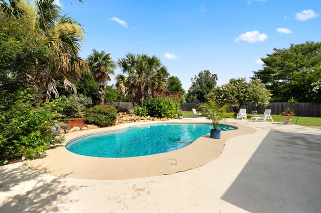 1110 Hampshire Drive, Waxahachie, TX 75165