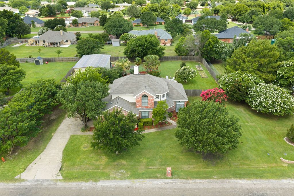 1110 Hampshire Drive, Waxahachie, TX 75165