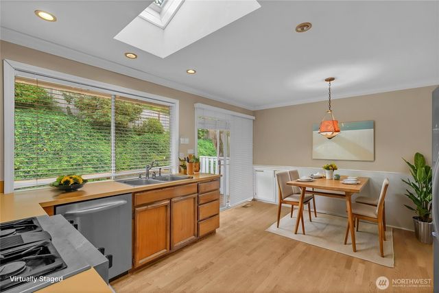 15307 SE 43rd Place, Bellevue, WA 98006