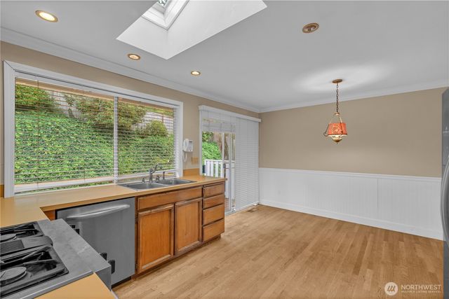 15307 SE 43rd Place, Bellevue, WA 98006