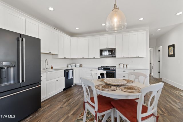 811 Grassy Creek Road, Greeneville, TN 37743