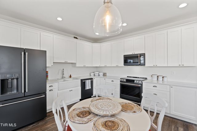 811 Grassy Creek Road, Greeneville, TN 37743