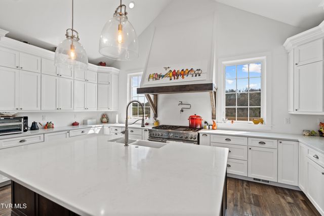 811 Grassy Creek Road, Greeneville, TN 37743